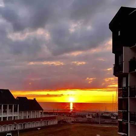 Logement Entier Dans Le Port De Deauville Exterior photo