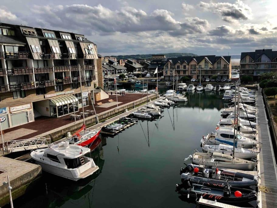 Apartment Entier Dans Le Port De *
