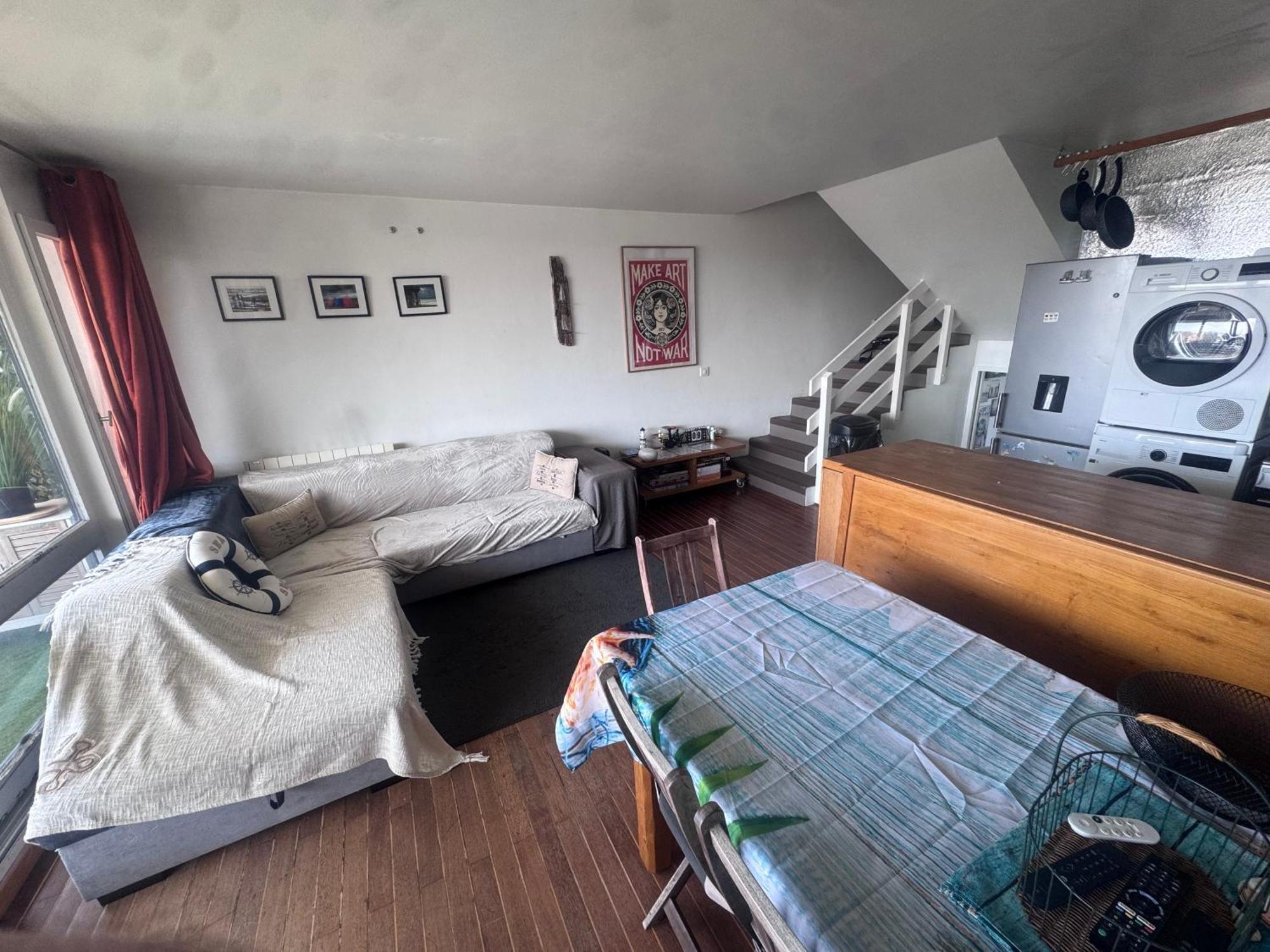 Apartment Entier Dans Le Port De *